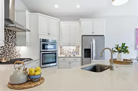 Kitchen - 5515 Title Row Dr, Bradenton, FL 34210 photo 5 of 6