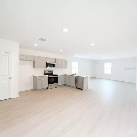 Kitchen - 13118 Sassafras Trl, Parrish, FL 34219 photo 4 of 5