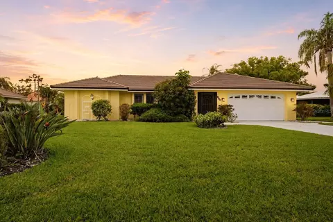 450 Rubens Dr E, Nokomis, FL 34275