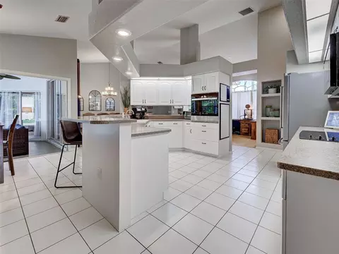 Kitchen - 1303 E Gate Dr, Venice, FL 34285 photo 6 of 9