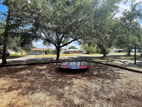 Exterior - 1303 E Gate Dr, Venice, FL 34285 photo 20 of 21