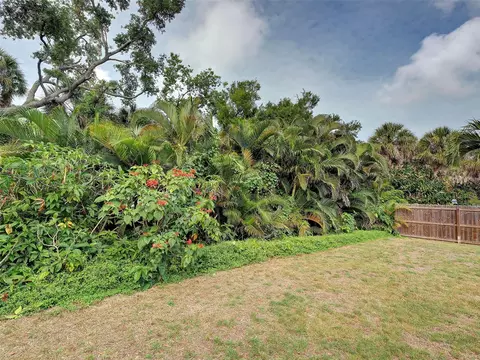 Exterior - 1303 E Gate Dr, Venice, FL 34285 photo 13 of 21