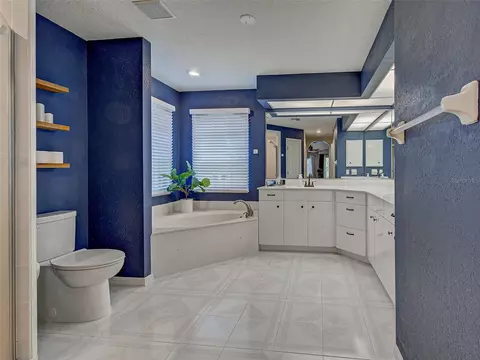 Bath - 1303 E Gate Dr, Venice, FL 34285 photo 2 of 5