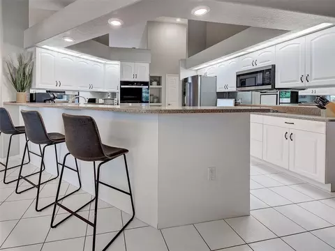 Kitchen - 1303 E Gate Dr, Venice, FL 34285 photo 7 of 9