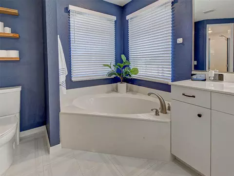 Bath - 1303 E Gate Dr, Venice, FL 34285 photo 3 of 5