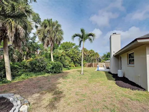 Exterior - 1303 E Gate Dr, Venice, FL 34285 photo 12 of 21