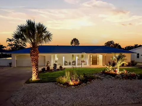 617 Dundee Ln, Holmes Beach, FL 34217