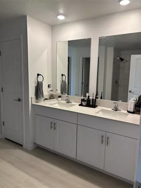Bath - 8823 Sunset Park Trl, Parrish, FL 34219 photo 1 of 4