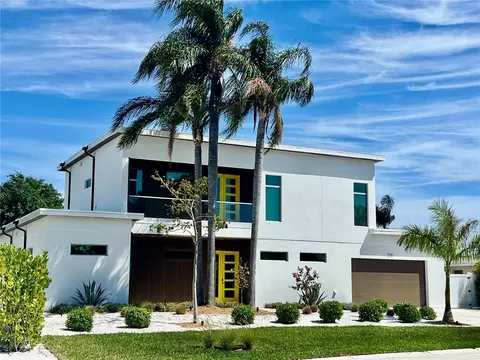 2532 Fruit Tree Dr, Sarasota, FL 34239