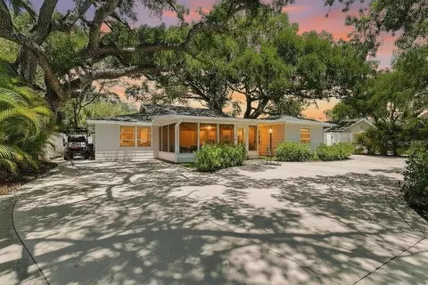 2215 Hibiscus St, Sarasota, FL 34239