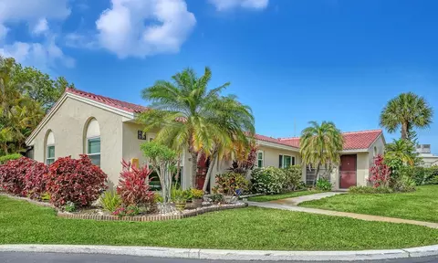 2121 Pueblo Cir #V6, Sarasota, FL 34231