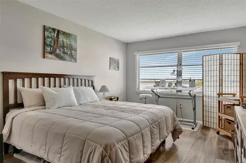 Bedroom - 4835 Independence Dr, Bradenton, FL 34210 photo 2 of 2