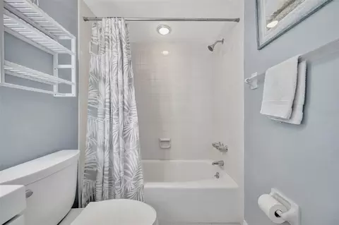 Bath - 4835 Independence Dr, Bradenton, FL 34210 photo 5 of 6