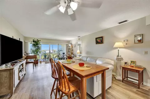 Dining - 4835 Independence Dr, Bradenton, FL 34210 photo 1 of 1