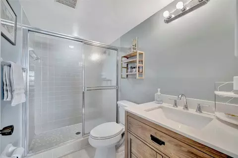 Bath - 4835 Independence Dr, Bradenton, FL 34210 photo 1 of 6
