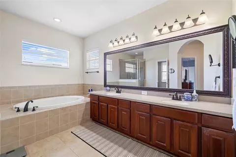 Bath - 2351 123rd Pl E, Parrish, FL 34219 photo 2 of 6