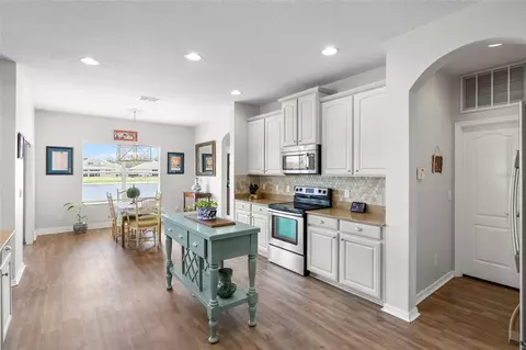 Kitchen - 2351 123rd Pl E, Parrish, FL 34219 photo 4 of 6