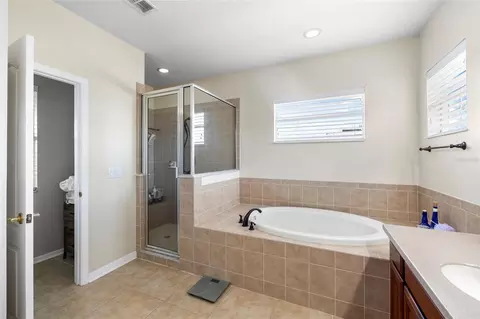 Bath - 2351 123rd Pl E, Parrish, FL 34219 photo 3 of 6