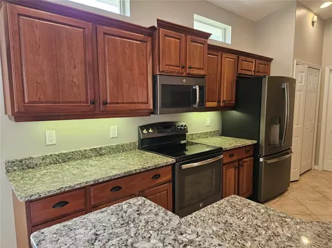 Kitchen - 12112 Maple Ridge Dr, Parrish, FL 34219 photo 3 of 5