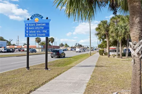 841 E Venice Ave, Venice, FL 34285 photo 2