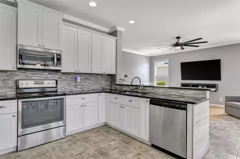 Kitchen - 3010 42nd Ave E, Bradenton, FL 34208 photo 2 of 4