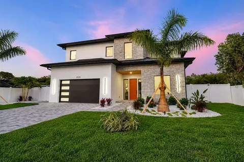 2121 Clematis Ct, Sarasota, FL 34239