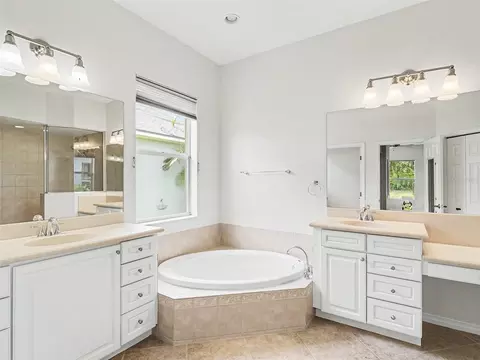 Bath - 12231 Lavender Loop, Bradenton, FL 34212 photo 2 of 3