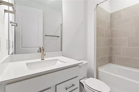 Bath - 13824 Sunlight Meadow Dr, Riverview, FL 33578 photo 4 of 5