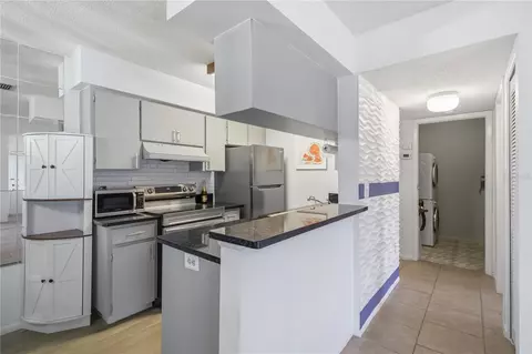Kitchen - 2715 72nd Street Ct W, Bradenton, FL 34209 photo 4 of 5