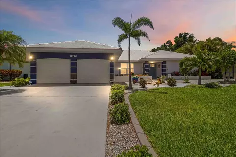 8712 53rd Ave W, Bradenton, FL 34210