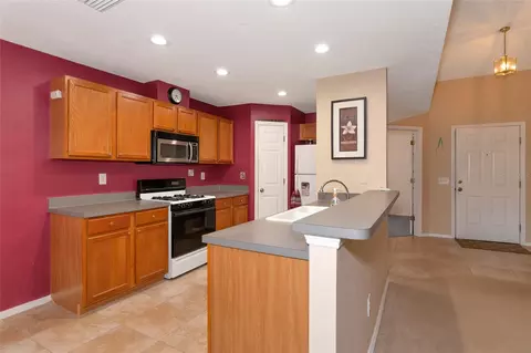 Kitchen - 11847 Dunster Ln, Parrish, FL 34219 photo 4 of 4