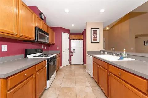 Kitchen - 11847 Dunster Ln, Parrish, FL 34219 photo 3 of 4