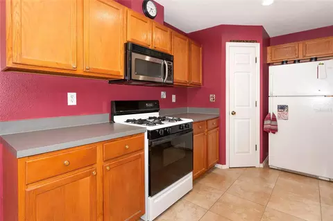 Kitchen - 11847 Dunster Ln, Parrish, FL 34219 photo 2 of 4