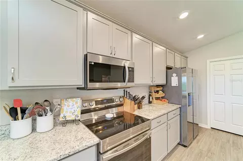 Kitchen - 6704 162nd Pl E, Parrish, FL 34219 photo 4 of 6
