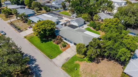 2747 Jefferson Cir, Sarasota, FL 34239