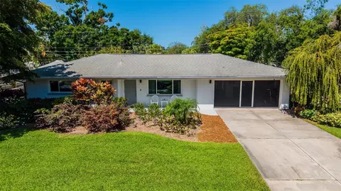 2747 Jefferson Cir, Sarasota, FL 34239