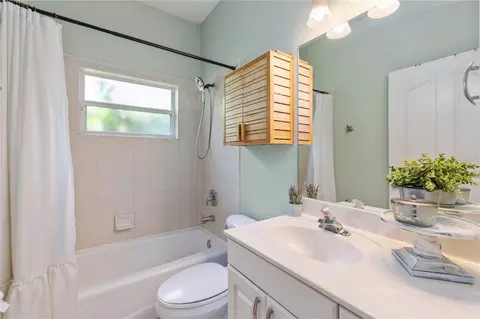 Bath - 13720 18th Pl E, Bradenton, FL 34212 photo 2 of 5
