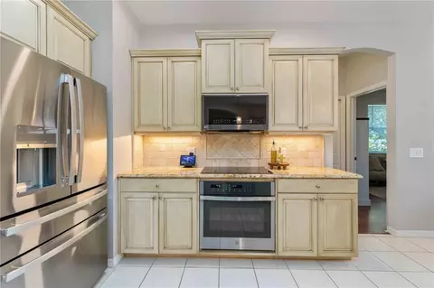 Kitchen - 13720 18th Pl E, Bradenton, FL 34212 photo 3 of 4