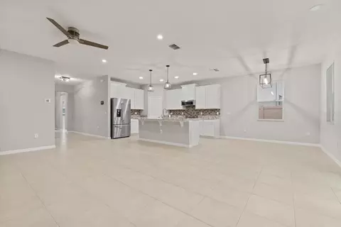 Living - 12423 Nantahala Run, Parrish, FL 34219 photo 3 of 5