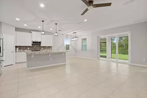 Living - 12423 Nantahala Run, Parrish, FL 34219 photo 2 of 5