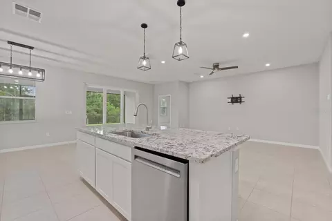 Kitchen - 12423 Nantahala Run, Parrish, FL 34219 photo 3 of 4