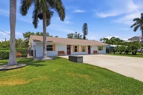 10121 46th Ave W, Bradenton, FL 34210