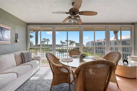 711 Manatee Ave, Holmes Beach, FL 34217