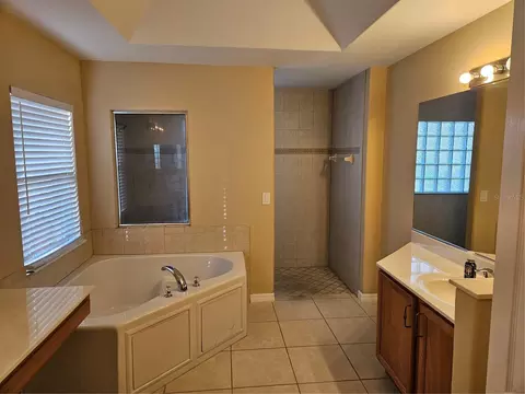 Bath - 779 Nectar Rd, Venice, FL 34293 photo 3 of 4