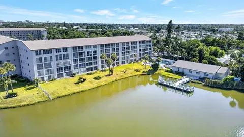 3344 Lake Bayshore Dr #P205, Bradenton, FL 34205