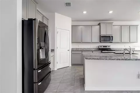 Kitchen - 12319 Nantahala Run, Parrish, FL 34219 photo 2 of 3