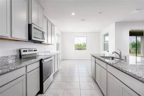 Kitchen - 12319 Nantahala Run, Parrish, FL 34219 photo 3 of 3