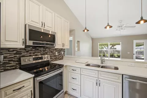 Kitchen - 11609 4th Ave E, Bradenton, FL 34212 photo 2 of 2
