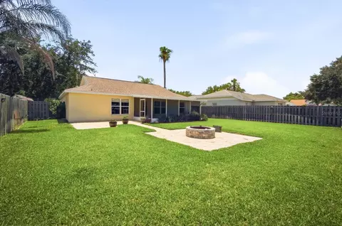 Exterior - 11609 4th Ave E, Bradenton, FL 34212 photo 5 of 7