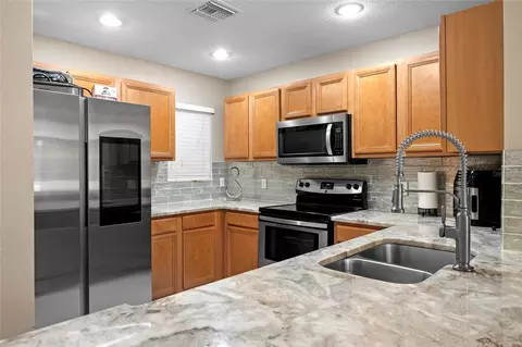 Kitchen - 8825 White Sage Loop, Lakewood Ranch, FL 34202 photo 5 of 5